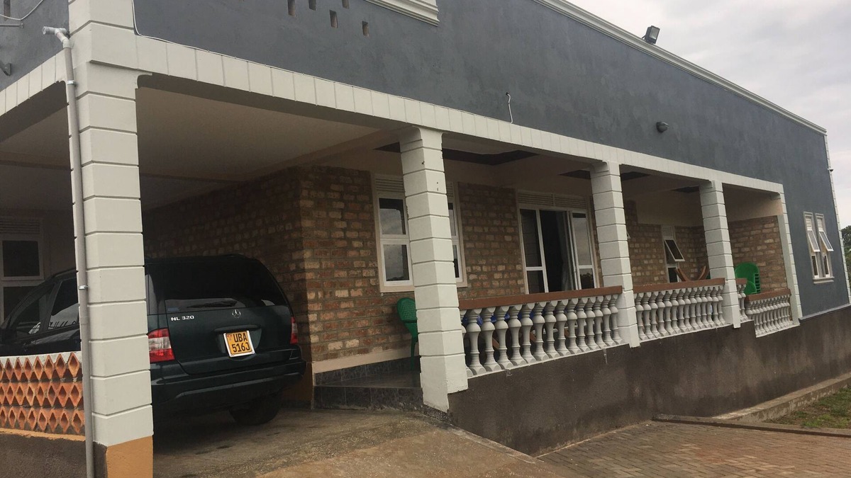 Masaka House | Lenny & Micky's