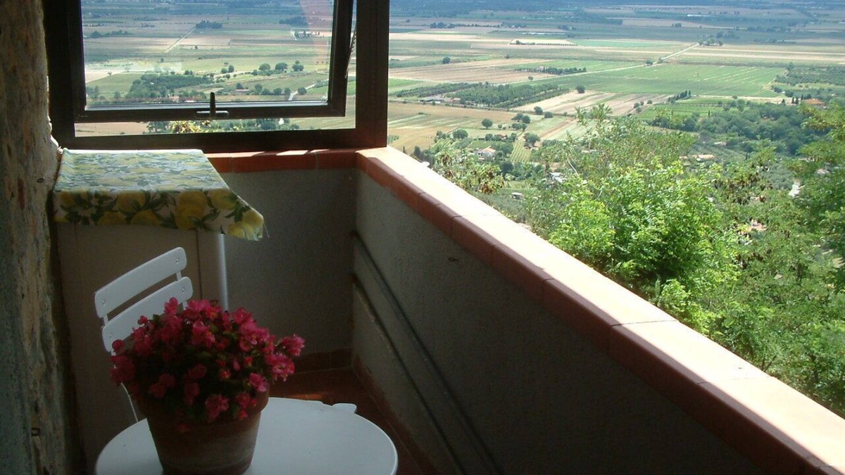 Buriano Apartment | Leo's house, peace and relaxation in a typical Maremma village ten minutes drive from the sea