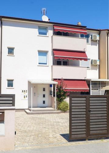 Gregovica Apartment | Leona
