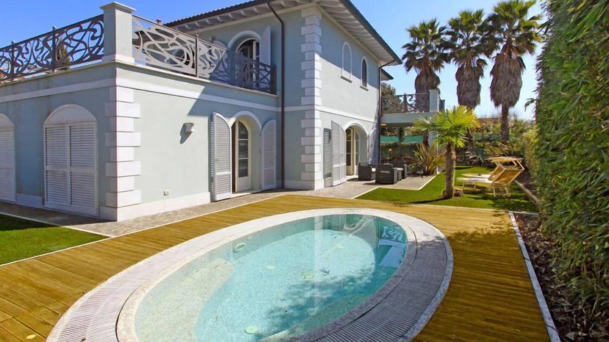 Forte dei Marmi House | Leonardo by Interhome