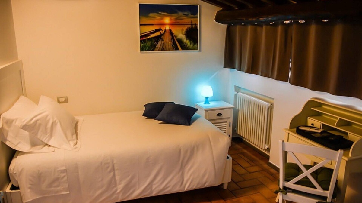 Castel Gandolfo Bed & Breakfast | Leonardo Room at Atlantis Inn