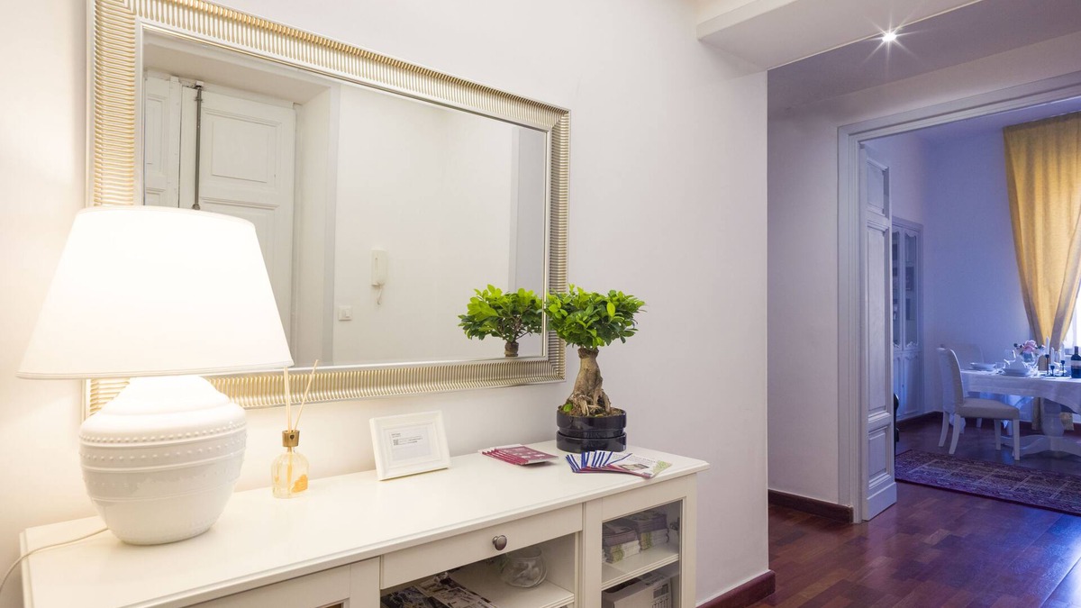 Navona House | Leonardo Suite Navona elegant with view between campo dei fiori and piazza navona
