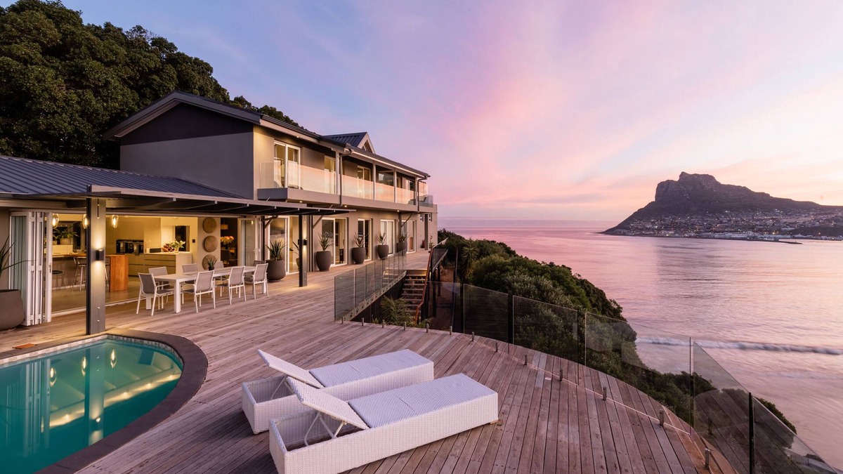 Scott Estate House | Leopard Rock arguably the most exclusive and prominent position in Hout Bay.