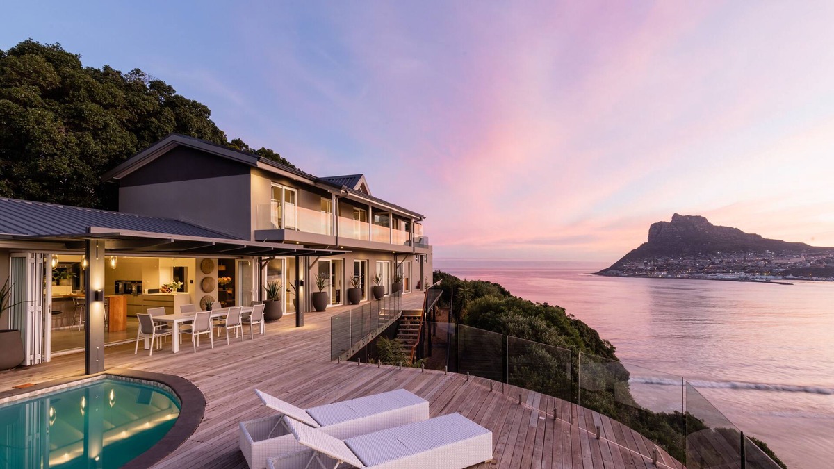 Scott Estate House | Leopard Rock arguably the most exclusive and prominent position in Hout Bay.