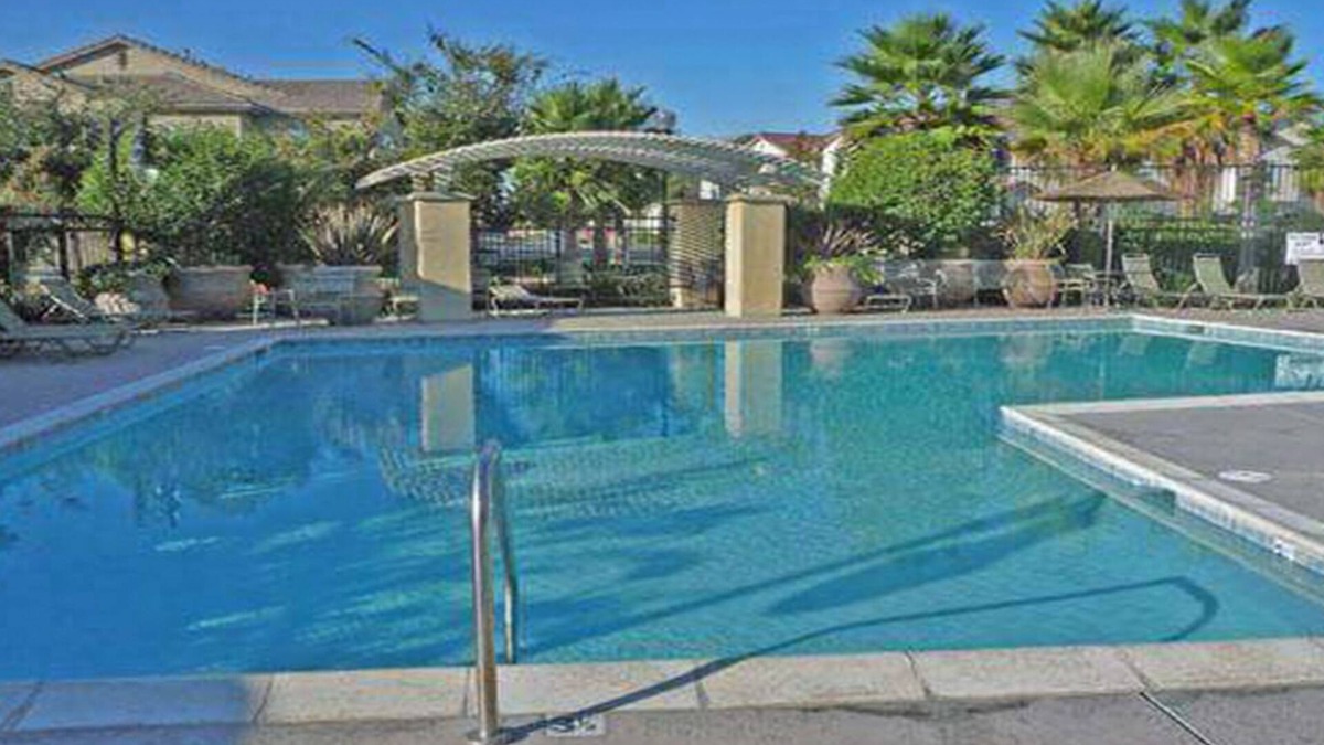North Natomas House | LePark BLUE Luxury with Pool & Spa Next to Downtown Airport Hospitals Grill