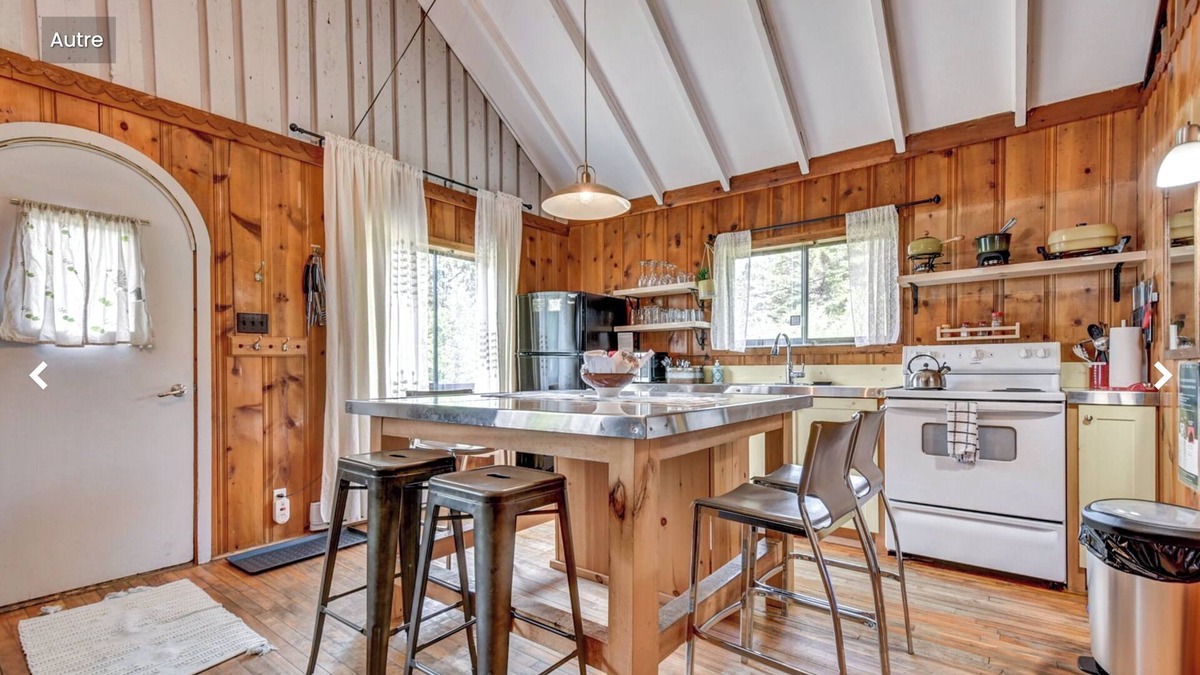 Val David Cabin | Les Alpes, Nice vintage cottage in Village Suisse resort, in heart of Val-David