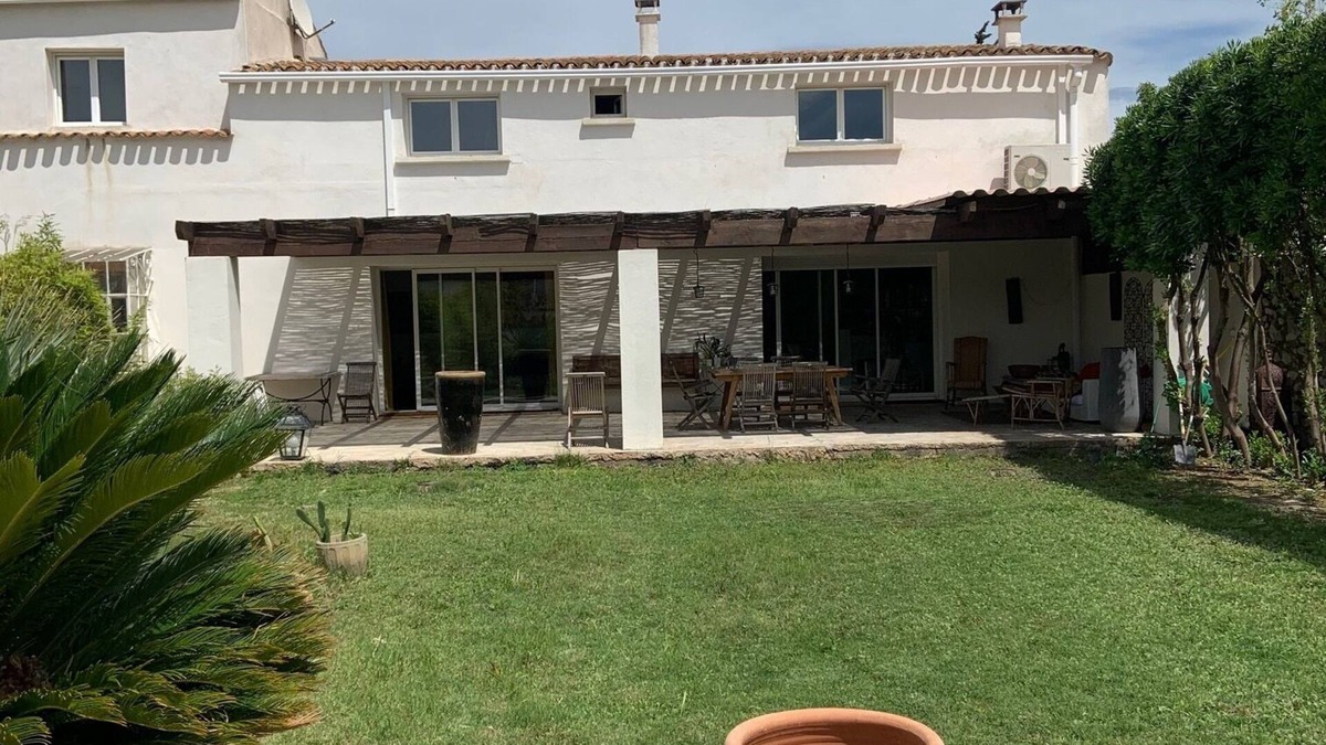 Sete House | Les AMANDIERS charming house between sea and pond