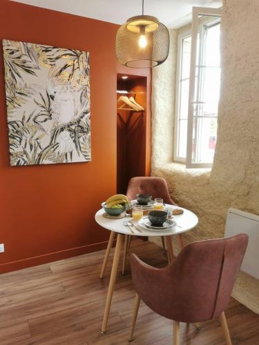 Salies-de-Bearn Apartment | Les appartements du centre, refaits à neuf, climatisés, hyper centre, 50m à pieds des commerces, restaurants, parking gratuit