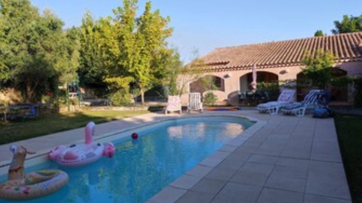 Alleins Villa | Les Arcades, a quiet corner