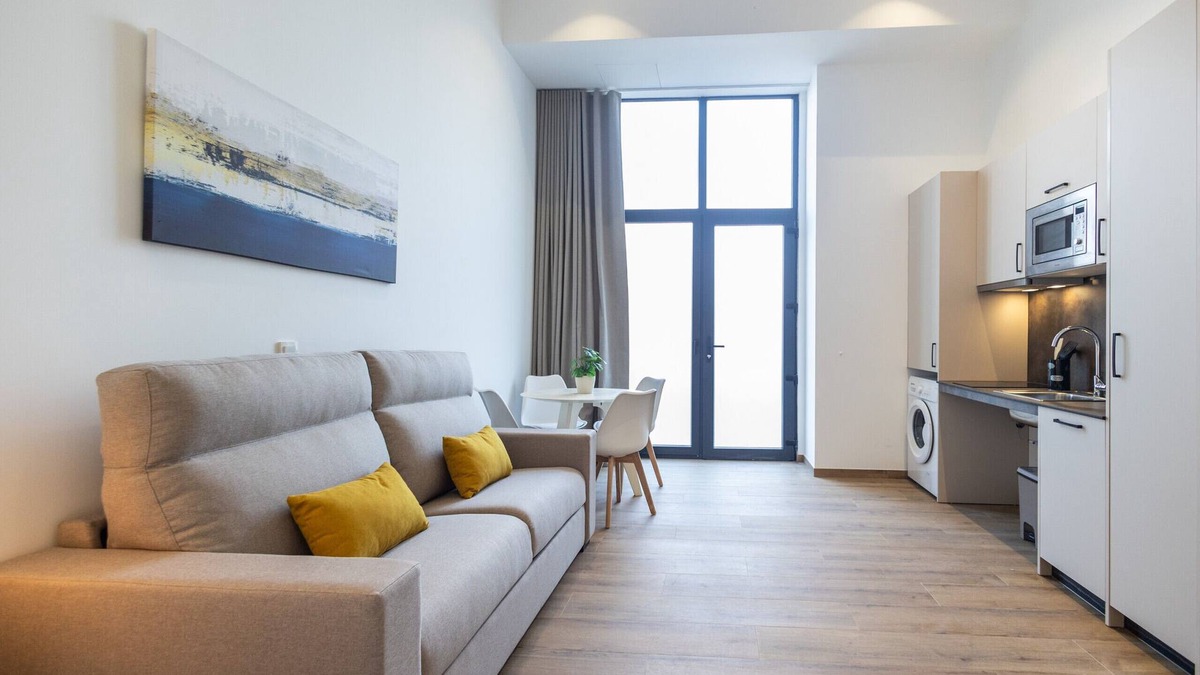 Montolivet Apartment | Les arts Turia 1 by Concept Flats