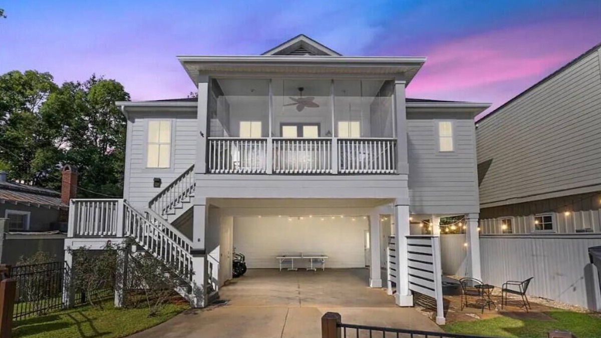 Fairhope House | Les Bons Temps on Minnich (Heart of Downtown)
