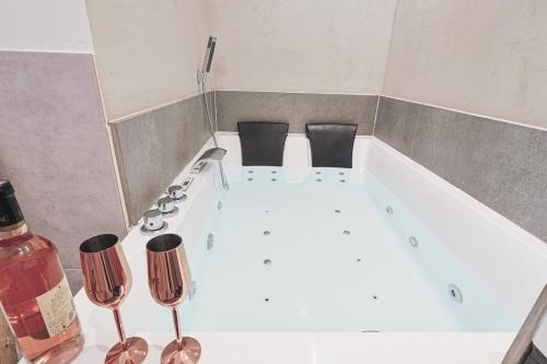 Villette - Maisons Neuves Apartment | LES BULLES DE MONA - Alcove - Spa - Clim