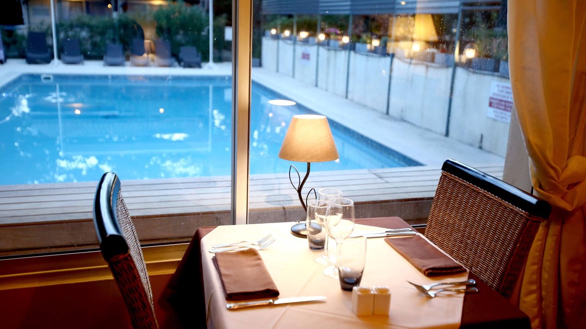 Villeneuve-les-Avignon Hotel | Les Cèdres
