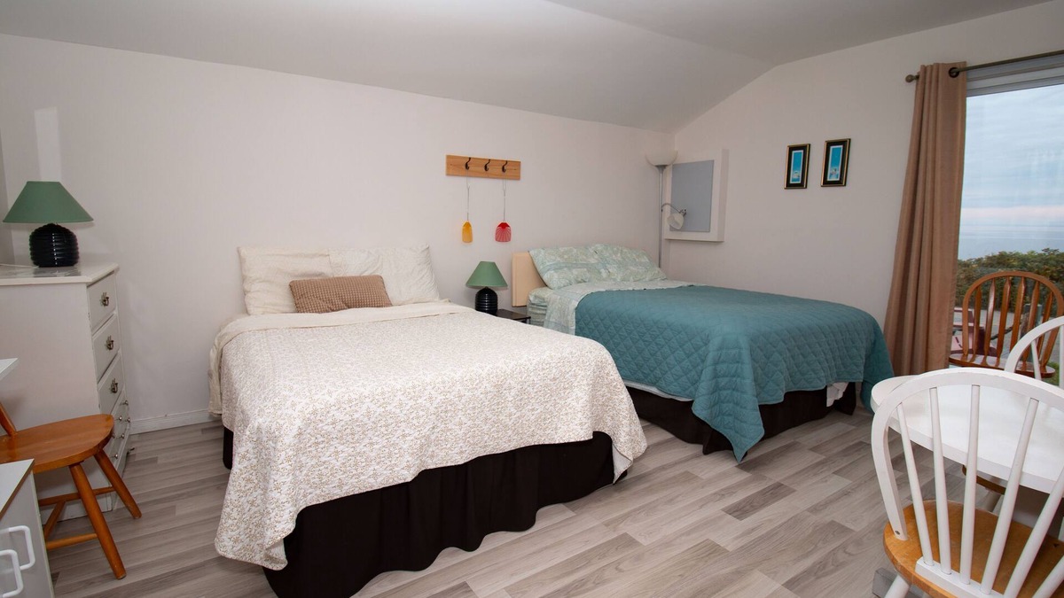 Pointe-au-Pere Cabin | Les Cabines du Phare