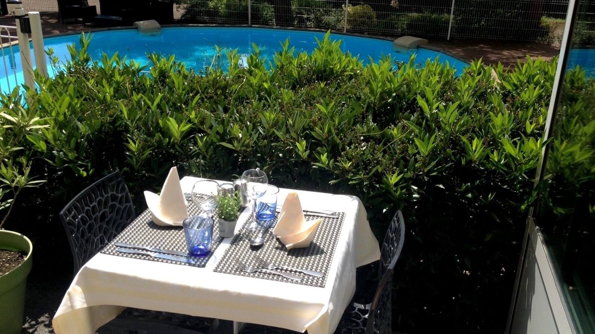 Lux Hotel | Les Charmilles