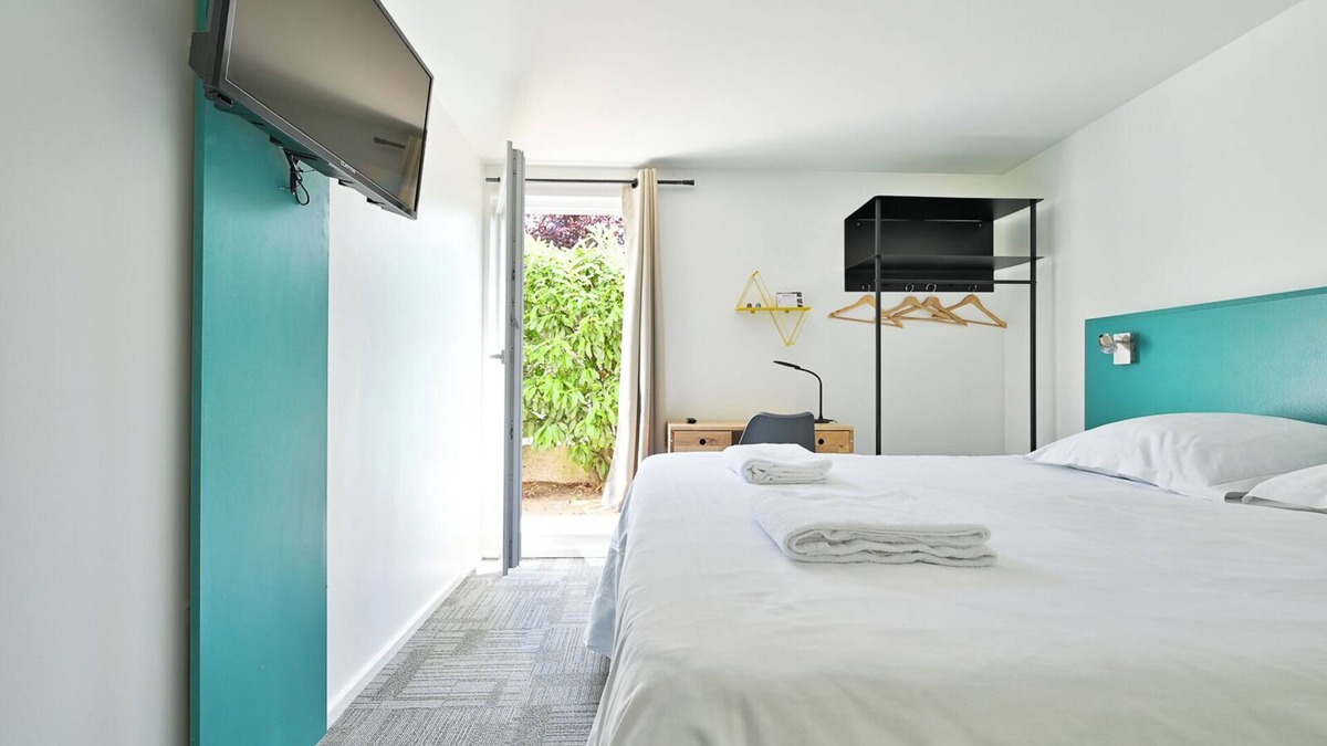 Villiers-le-Bacle Hotel | Les Chevaliers des Balances