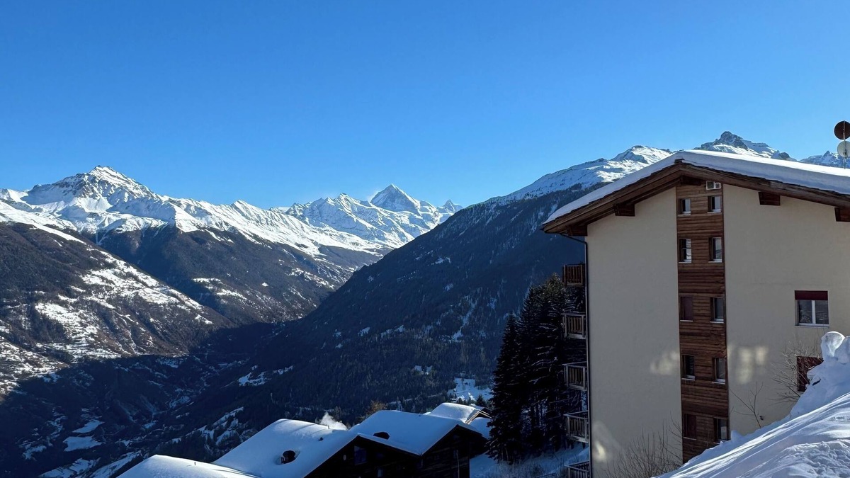 Vex Apartment | Les Collons 1800m - 4 Valleys - 3 Bed Luxury Ski Apt + Jacuzzi + WIFI, lift 50m