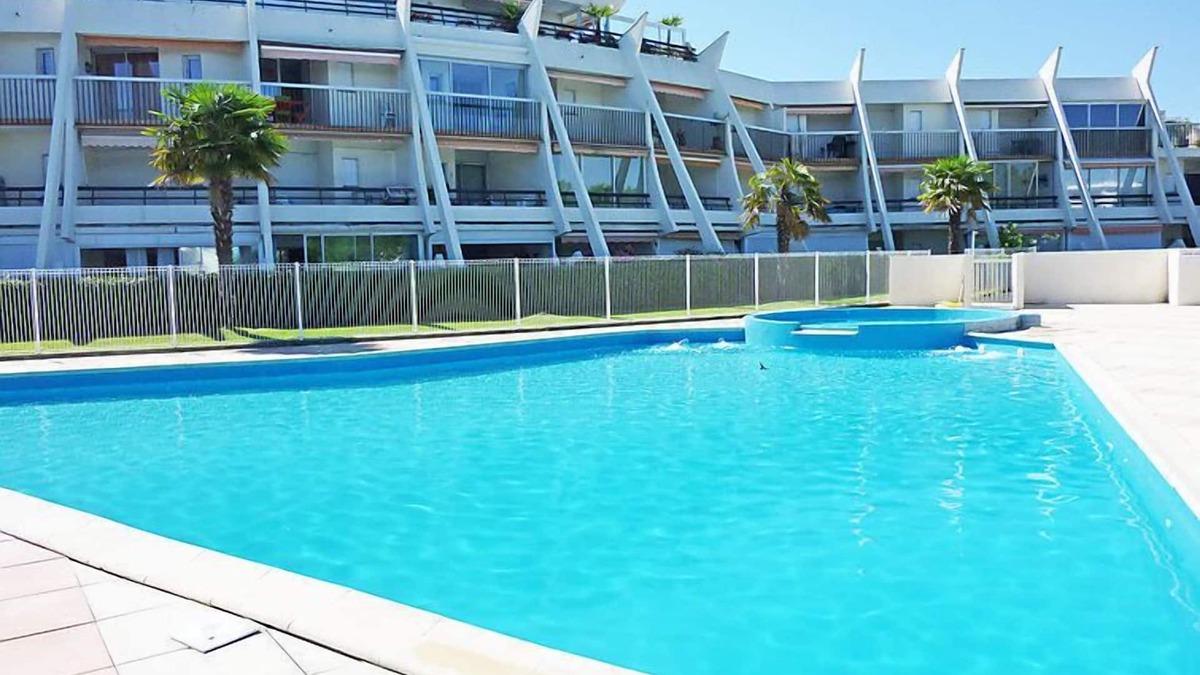 Le Couchant Apartment | Les Flamants Roses by Interhome