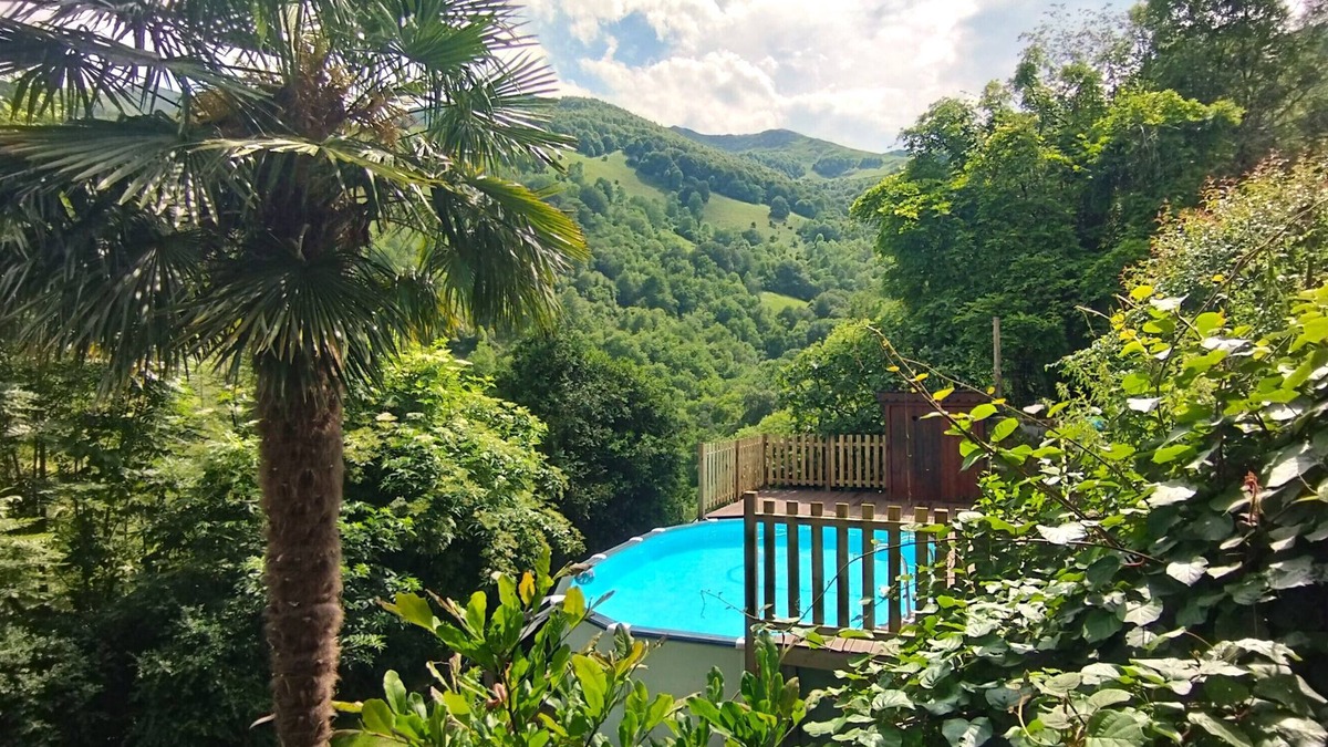 Germs-sur-l'Oussouet House | Les Granges de Blans, comfortable gîte with jacuzzi in the mountains