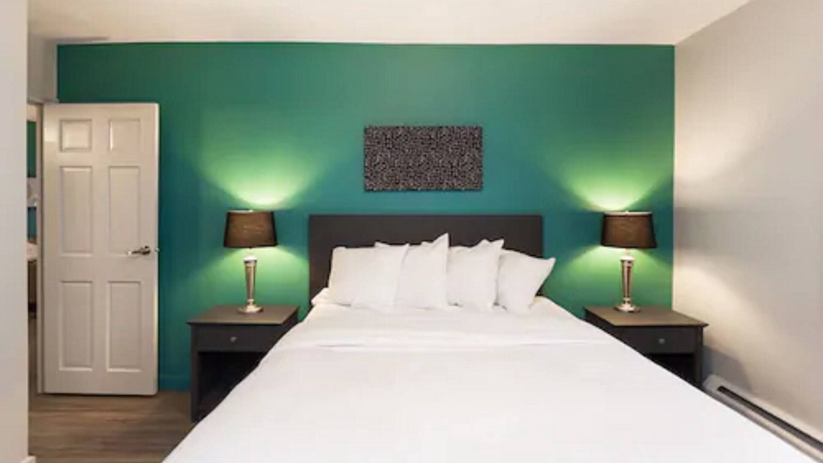 Downtown London Apartment | LES Hotel & Suites