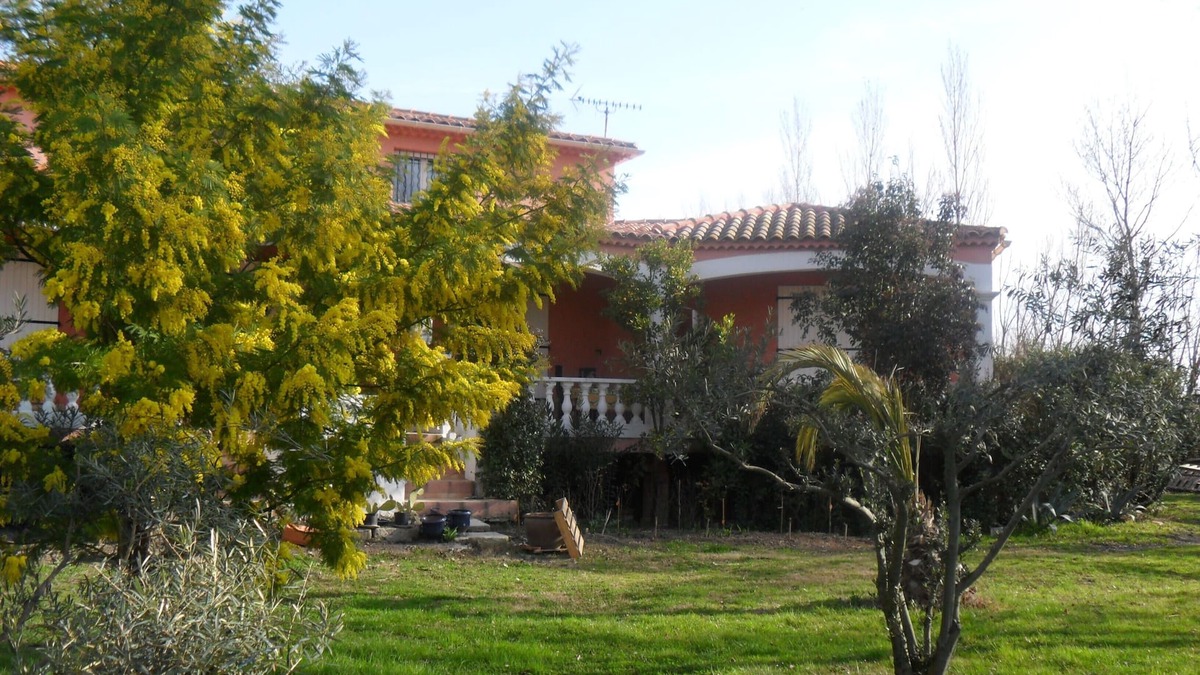 Saliers Apartment | LES LAURIERS ROSES Beautiful, quiet setting in a Camargue hamlet
