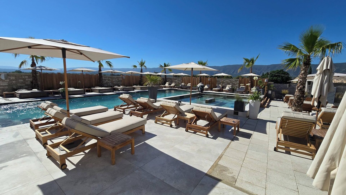 Cabrieres-d'Avignon Hotel | Les Loges du Luberon