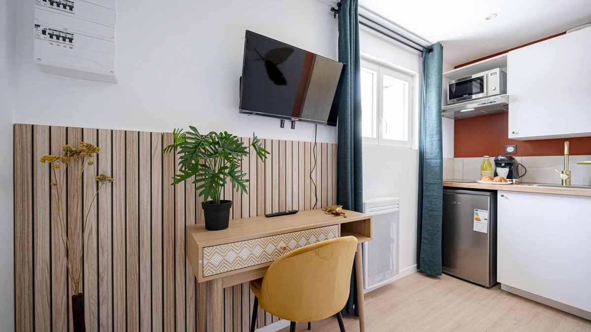 Chatellerault Apartment | Les Maisons Acajou/Superb, fully-equipped studio apartment