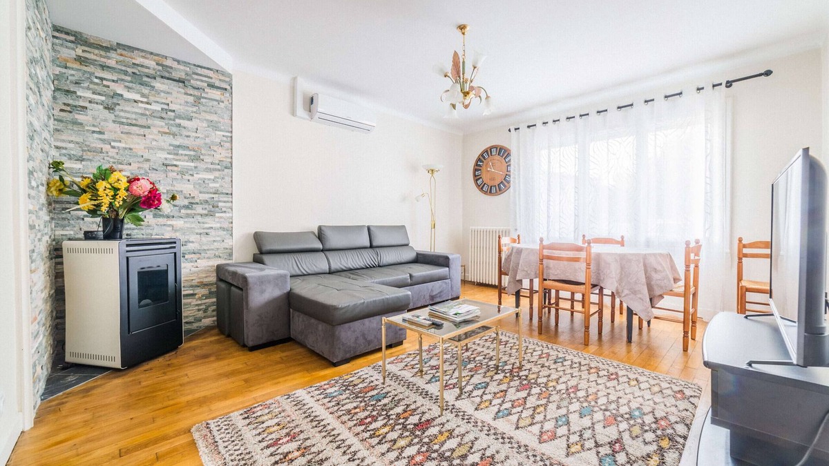 Brive-la-Gaillarde House | Les Rosiers - Maison JACUZZI