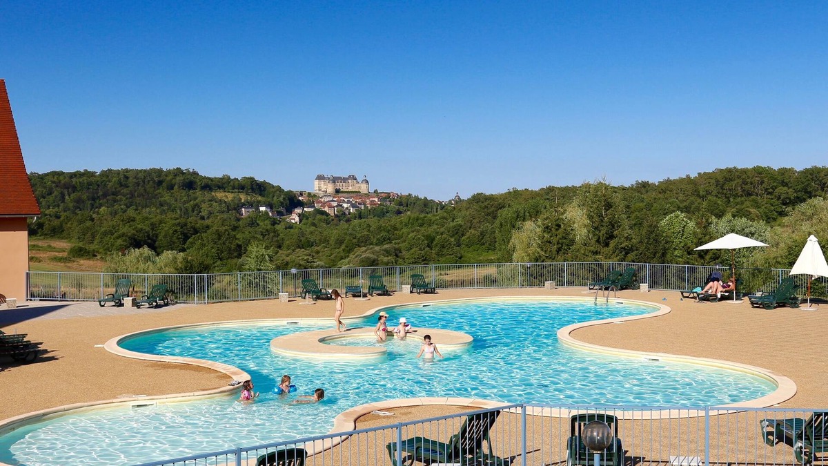 Hautefort Cottage | Les SOURCES "Pink Lady" VIP terrace, SPA, swimming pool, fishing pond, playground.