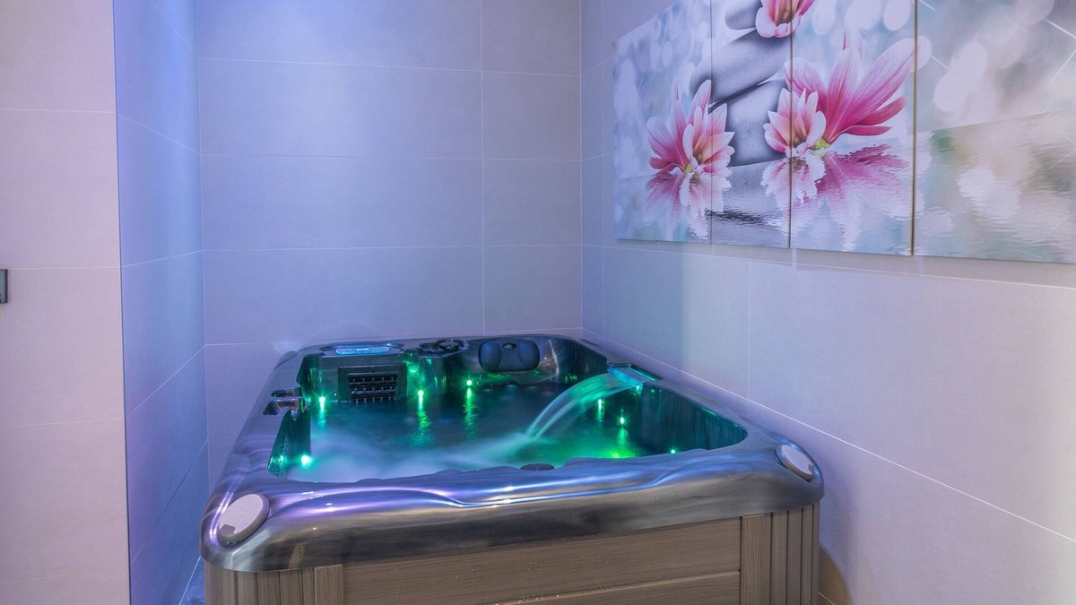 Valfleury Apartment | Les Terrasses de Valfleury - Apartment with jacuzzi