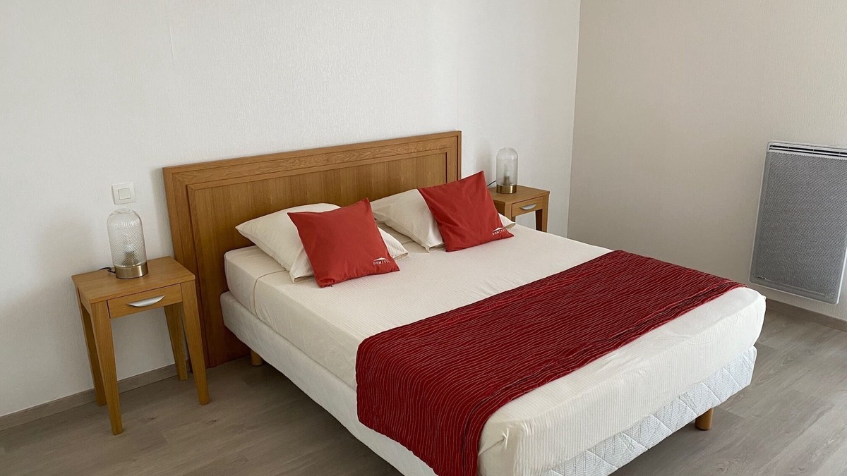 Saint-Assiscle Apartment | Les Tours D'Or Appartement T2 Salle de bain douche