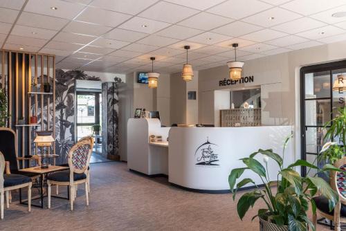 Le Val-Saint-Pere Hotel | Les Treize Assiettes - Hôtel & Restaurant