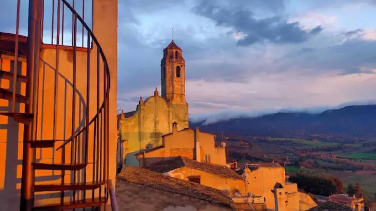 Barbera de la Conca House | Les Voltes II-3-Bedroom Gem in Hilltop Wine Village with Stunning Views