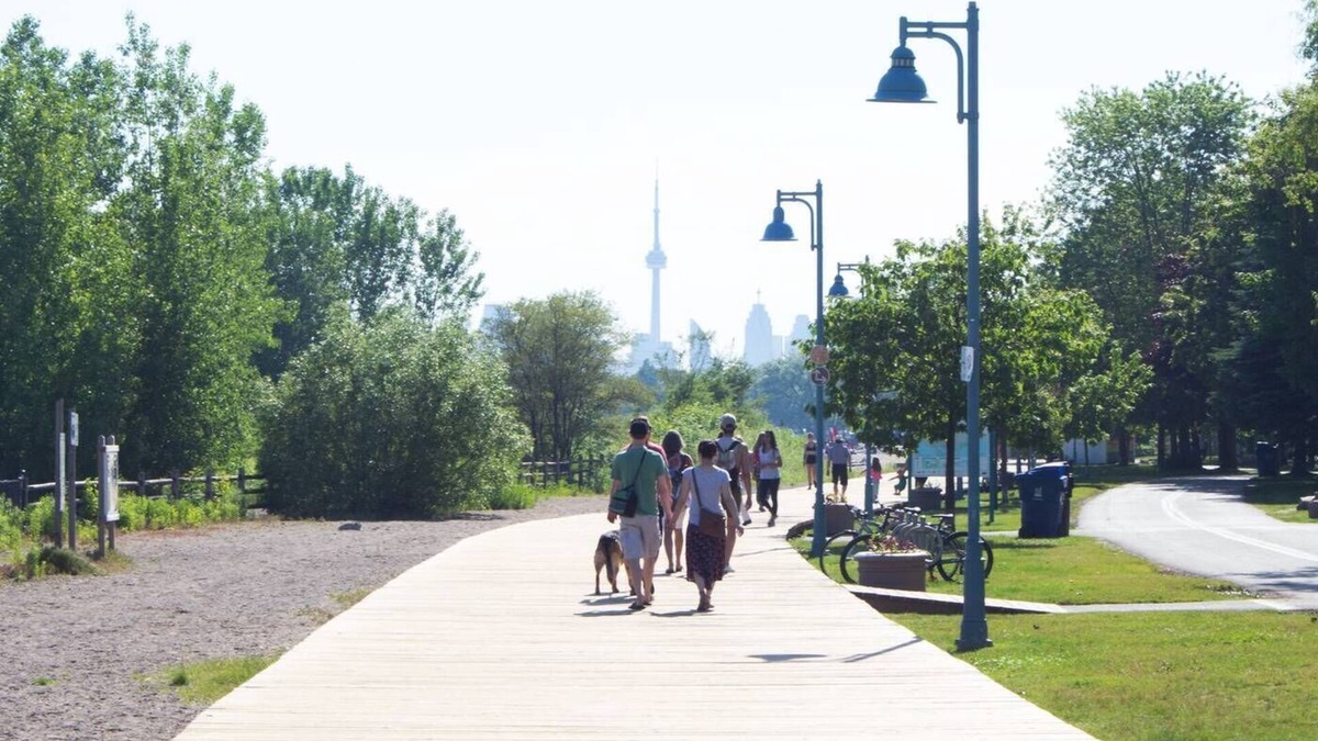Greenwood - Coxwell House | Leslieville/Beach community - exploring nature in the city