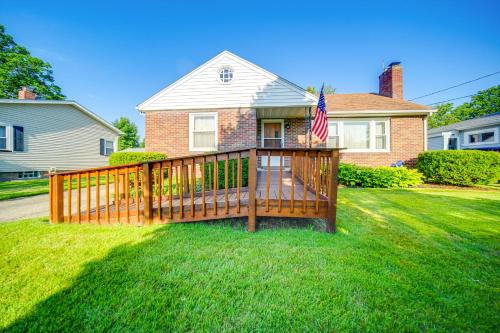 Ashtabula House | Less Than 1 Mi to Lake Erie Ashtabula Hideaway!
