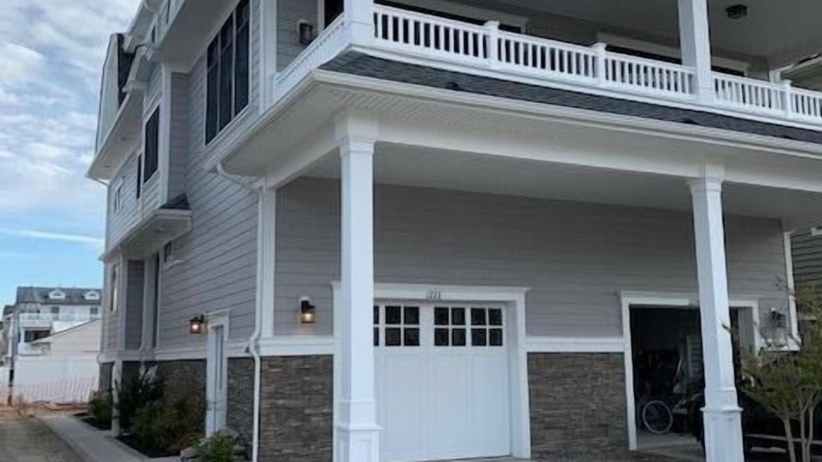 Townsend's Inlet House | LET'S ALL JUMP IN THE POOL