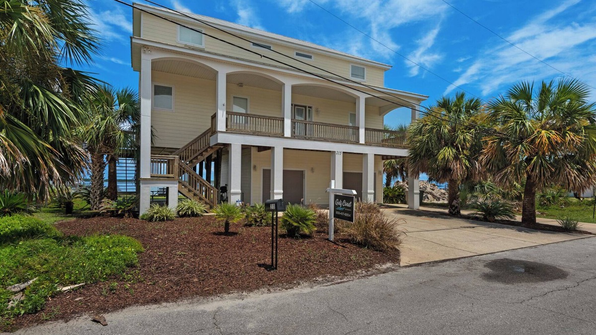 Villa Primera House | 🌅 Let's Do Sunset - Dock, Gulf Access, Sunset Deck + Pet Friendly 🐾
