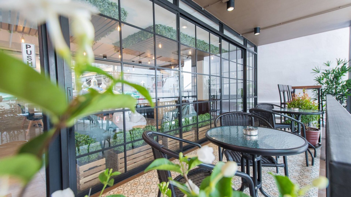 Wat Sam Phraya Hotel | Let's Zzz Bangkok