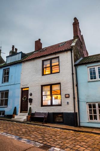 Staithes House | LetAway - Captain Cook's Cottage, Staithes