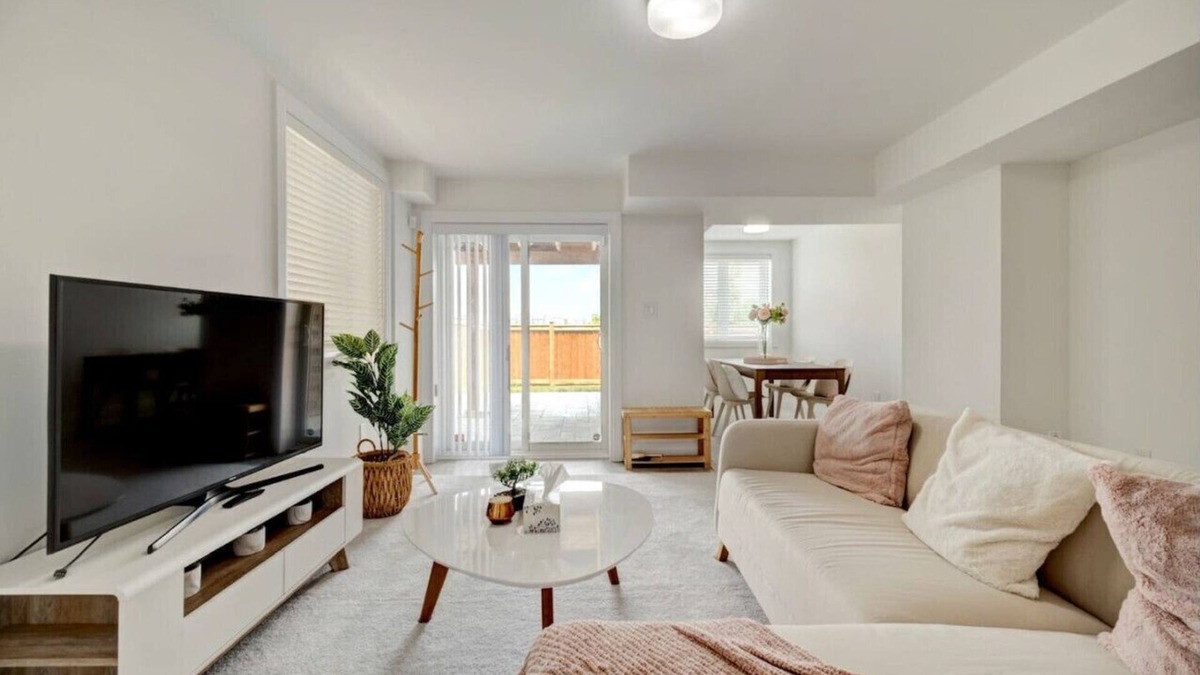 Halton Regional Municipality Apartment | LetitBnb: The Beam of Light