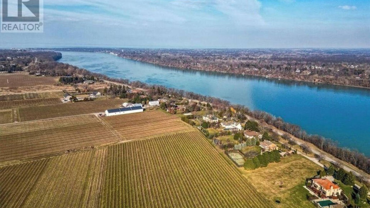 Niagara-on-the-Lake House | LEVEL B GUEST STAY- THE MOST LUXURIOUS ESTATE IN NIAGARA ON THE LAKE!