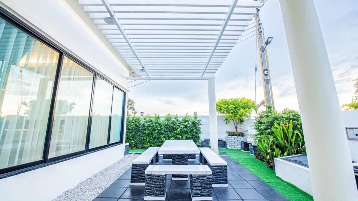Bang Sare Villa | Level Flow pool villa Pattaya