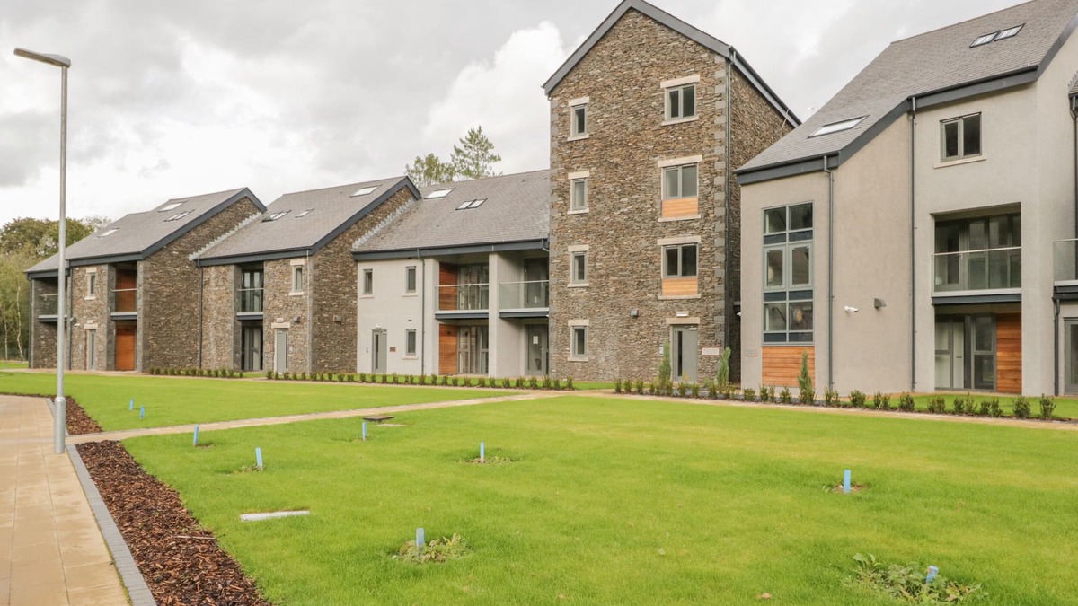 Backbarrow Cottage | LEVEN REACH, romantic, with a garden in Newby Bridge