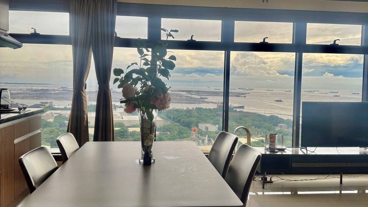 Pasay Condo | Levi & Moon's Luxurious Haven in the Sky 2 bathrooms
