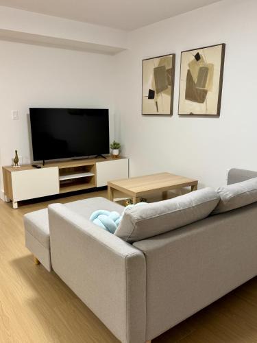 Willoughby House | Levida Living - Cozy 2 Bedroom Suite at the Heart of Langley