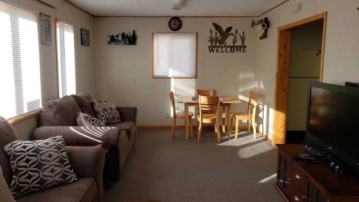 Lewellen House | Lewellen Escape- Two full baths and Pet Friendly!