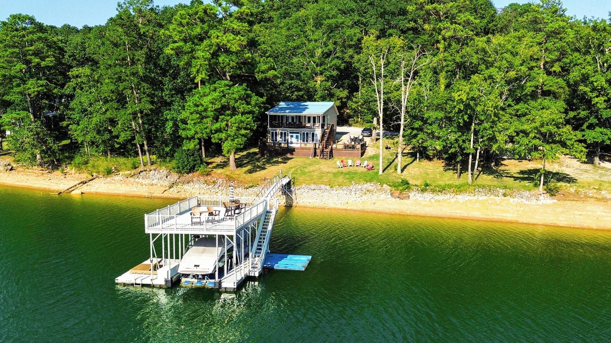 Logan House | Lewis Smith Lake Retreat w/Dock & Deck!