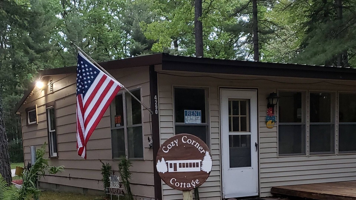 Lewiston Cottage | Lewiston's Best Location with views of East Twin Lake