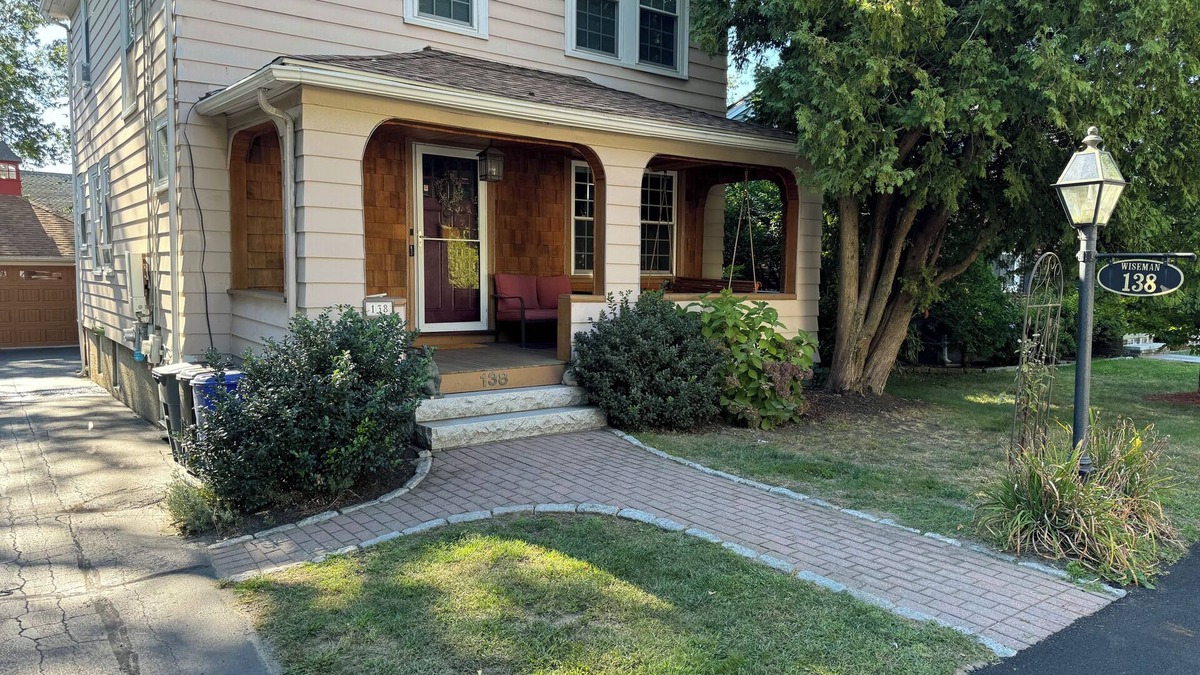 Lexington House | Lexington 4BR 1927 Farmhouse! Great location along route 2A close to Cambridge