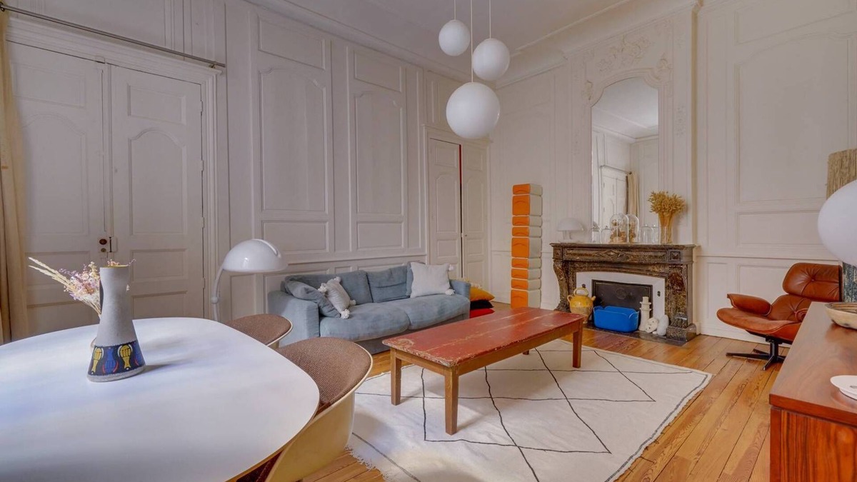 Capucins - Victoire Apartment | Leyteire large one bedroom apartment